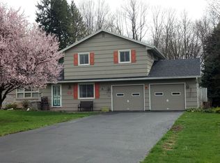 42 Royal View Dr, Rochester, NY 14625