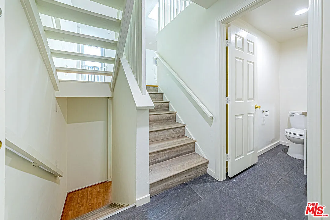 1 bed, 2.0 bath, 850 sqft, $2,100 — Photo 3