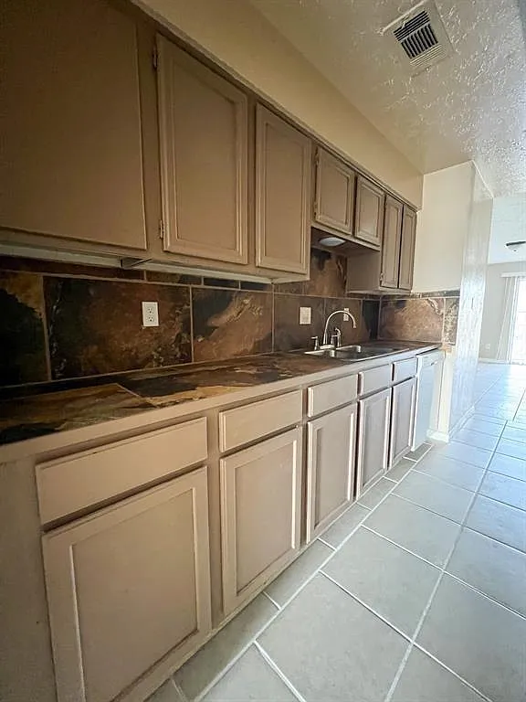 3 bed, 2.0 bath, 1250 sqft, $1,500 — Photo 4