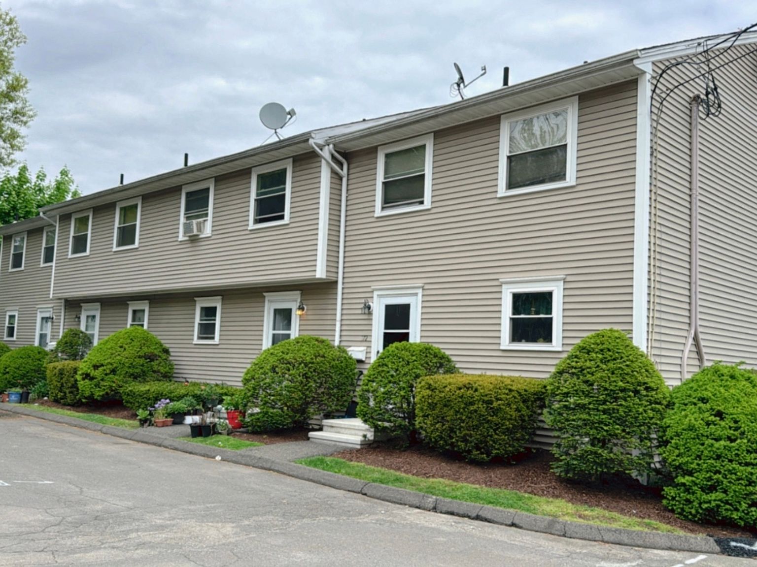 374 Halley Ave 374, Fairfield, CT 06825 Zillow