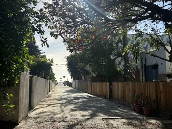 27 Eastwind St #7, Marina Del Rey, CA 90292
