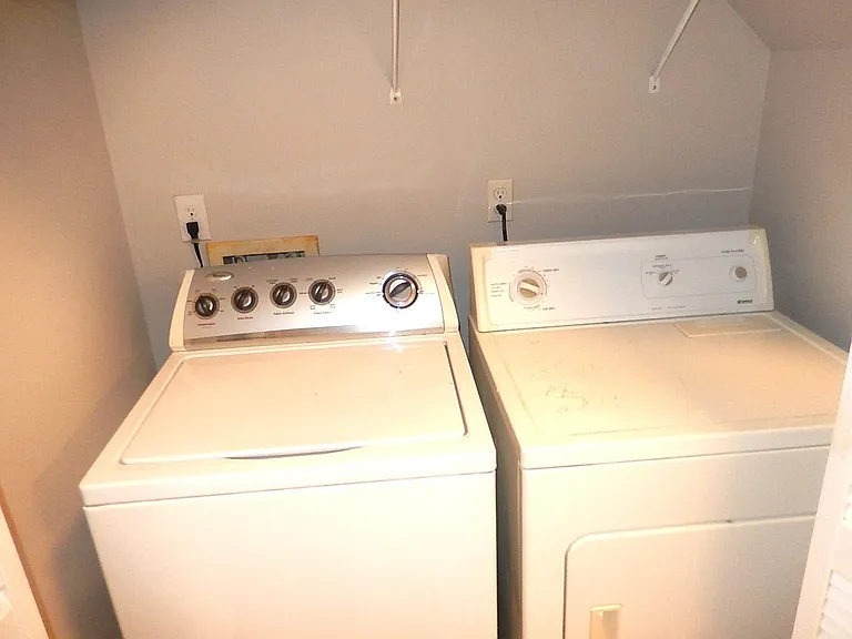 211 Bridgepath Dr — Photo 16