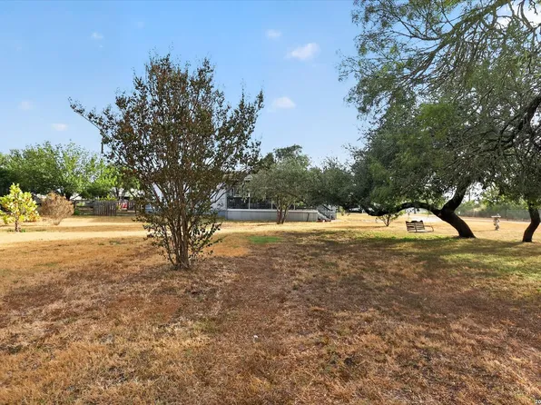 433 County Road 4511, Hondo, TX 78861