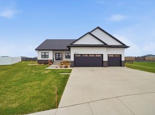 4904 Cohen Ct, Cedar Falls, IA 50613