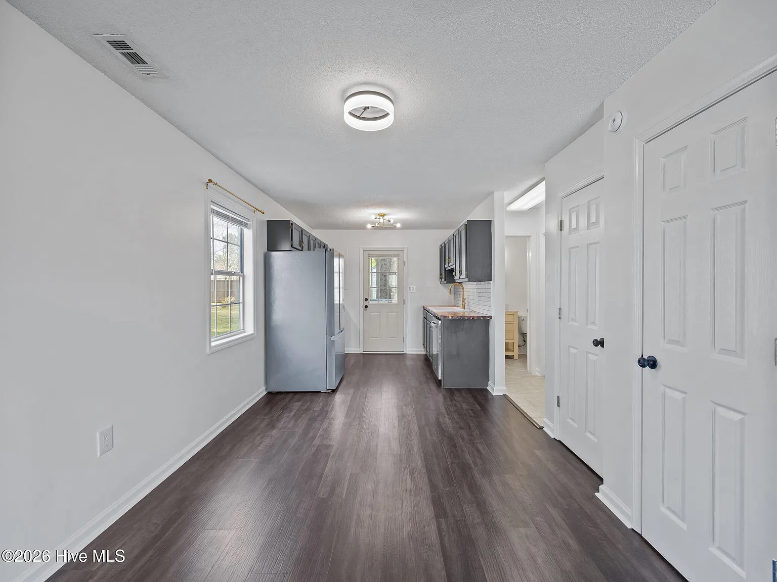 2 bed, 1.5 bath, $1,500 — Photo 4