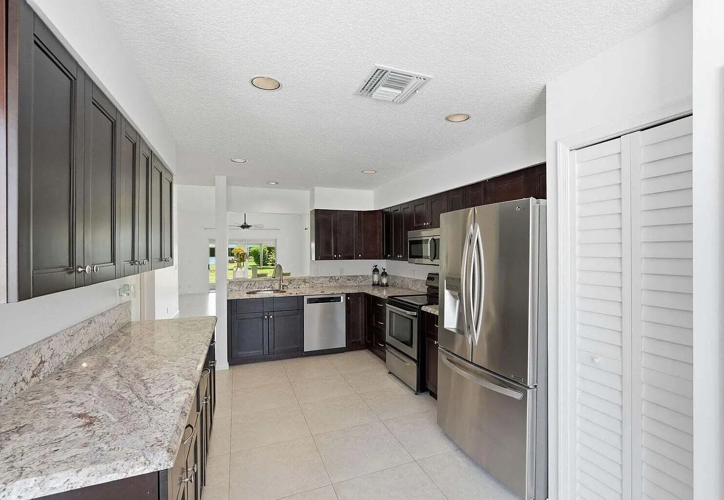 2 bed, 2.0 bath, 1293 sqft, $2,500 — Photo 4