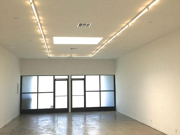4th image of 1812 N Broadway