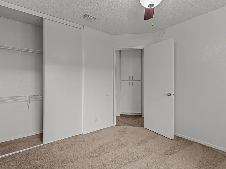 Monterey Villas — Photo 15