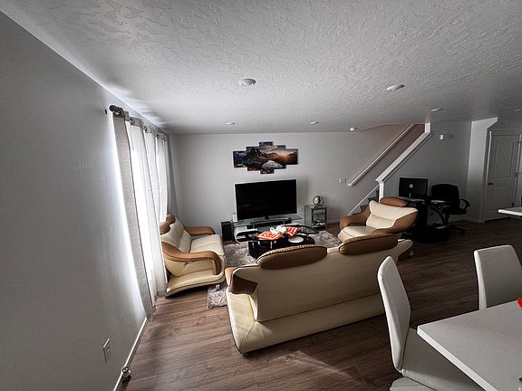 4th image of 1852 N Blue Iris Ave #1048