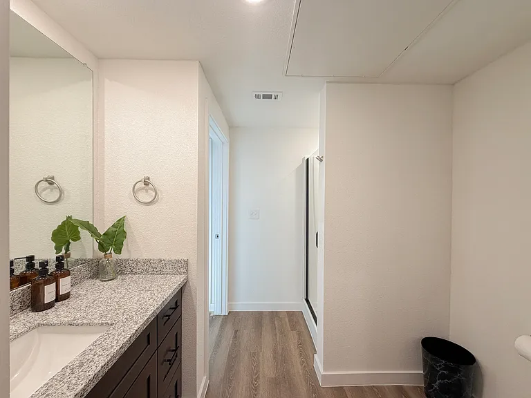 Beyond The Bend Apartments — Photo 36