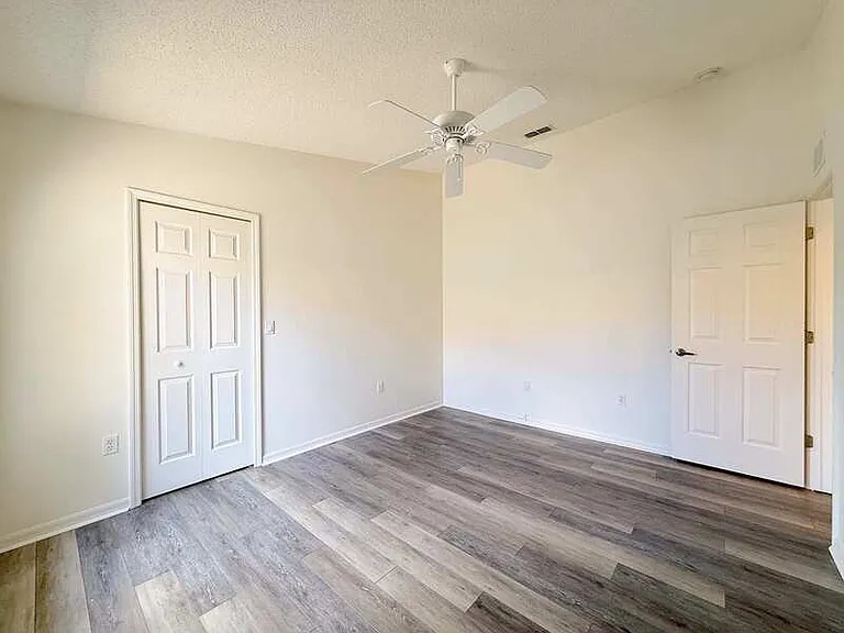 240 Center Oak Cir — Photo 25