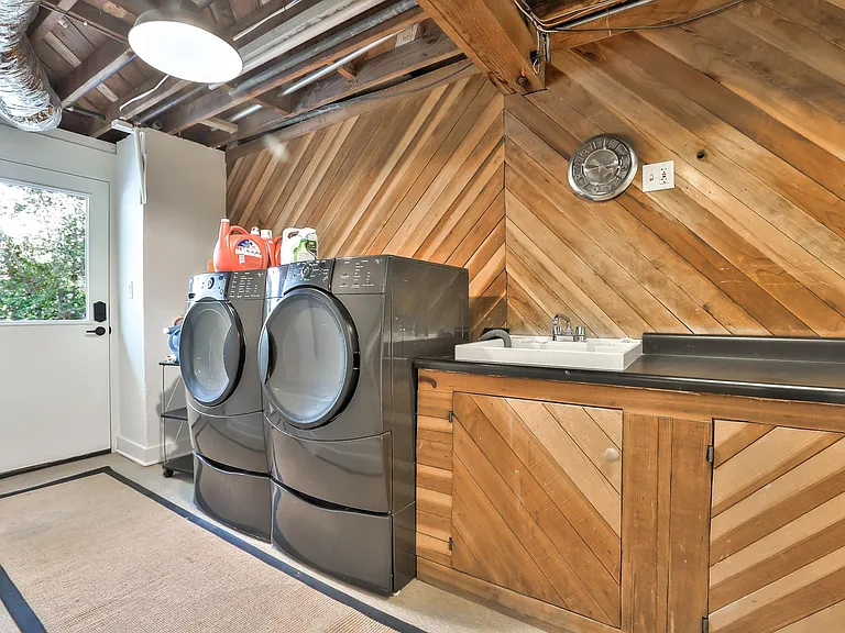 ground level laundry room