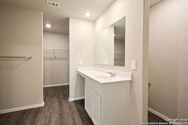 1136 Whitneyway Ln — Photo 11