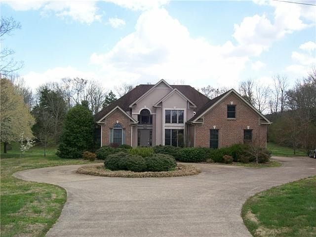 1st image of 220 River Oak Dr