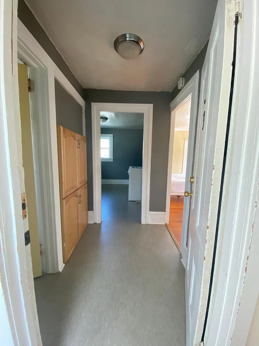 Building Photo - 855 NW Van Buren Ave #3