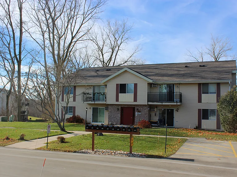 Springhill Apartments — Photo 31