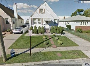 15 Smith St, Valley Stream, NY 11580