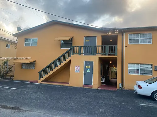 1702 McKinley St #4 Photo 1