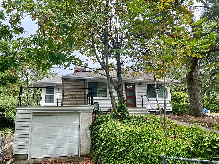 7605 Sunset Cir W — Photo 3