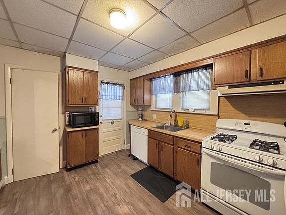 5th image of 355 Parker Ave