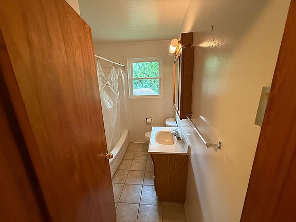 5th image of 421 Chamberlain Ln #421