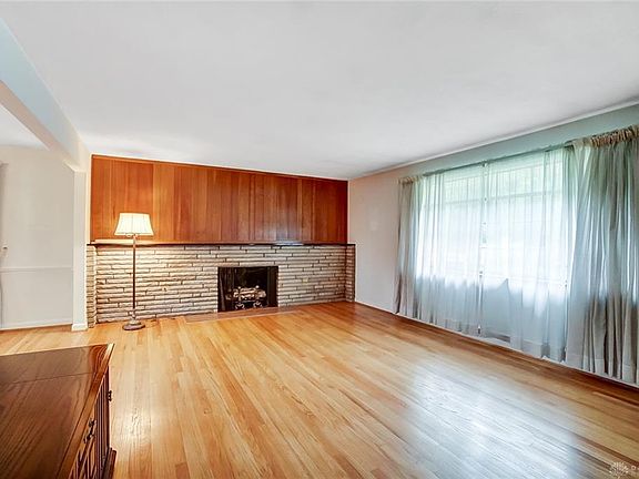 5th image of 160 Marchester Dr