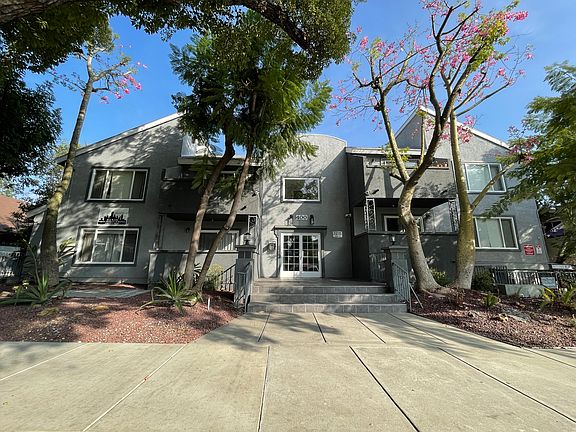 3rd image of 400.5 N Oakland Ave #207