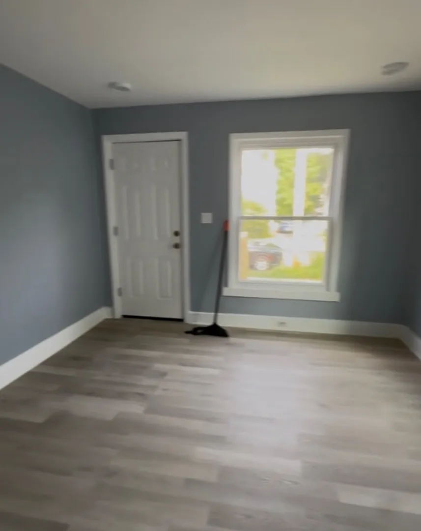 210 Baldwin St - left side unit — Photo 2