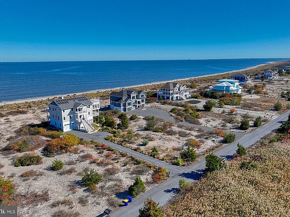 4th image of 2118 N Bay Shore Dr