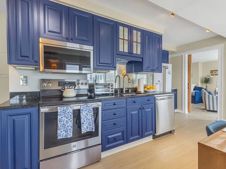 45 Woodbury Ln #8 — Photo 22