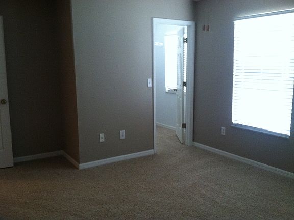 5th image of 2208 Golden Oak Ln