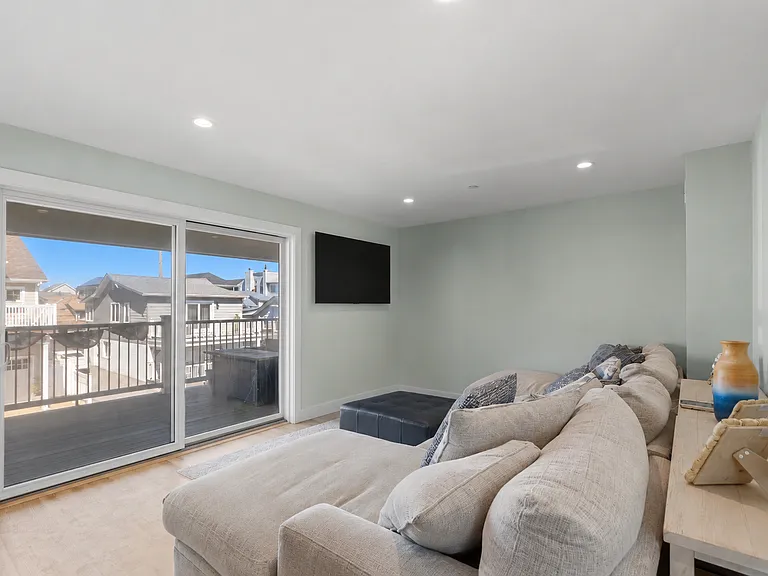 36 Virginia Ave — Photo 10