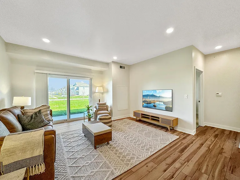 Stratford Pointe — Photo 13