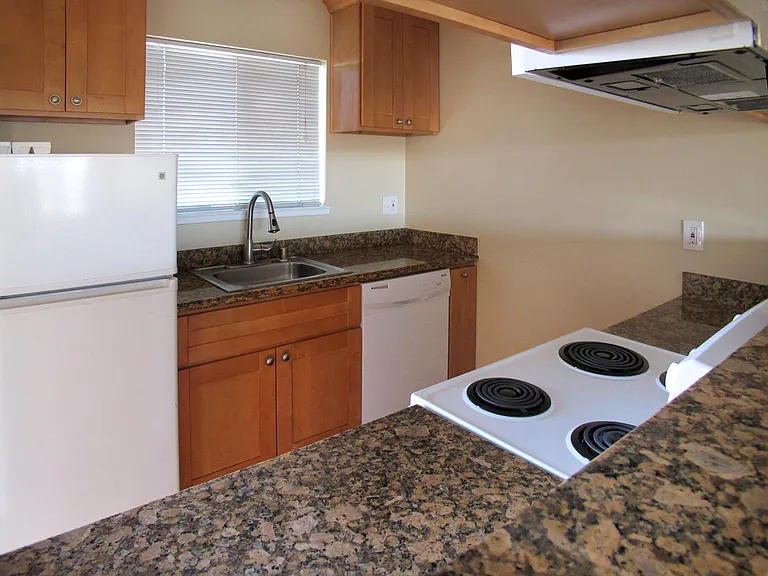 1742 Spruce St #32 — Photo 2
