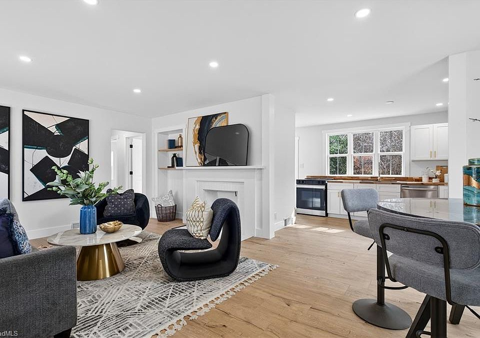 1st image of 1604 Lexington Ave