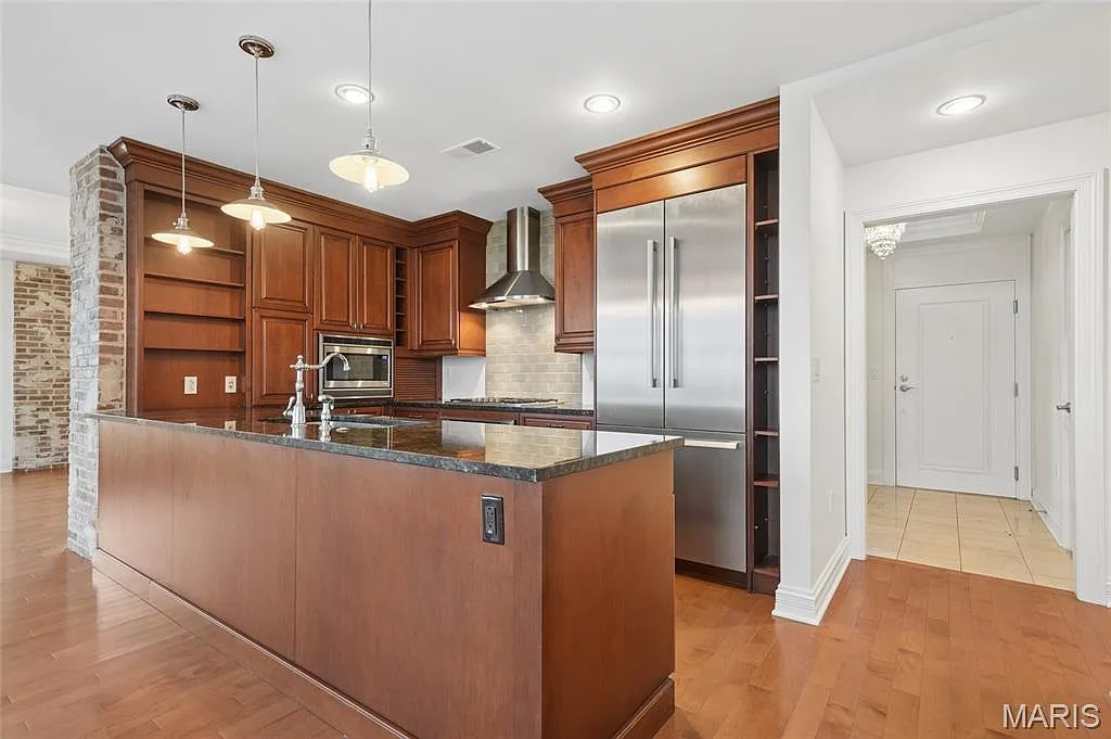 232 N Kingshighway Blvd APT 1209 photo 1