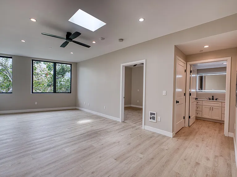 4202 Telegraph Ave #302 — Photo 9