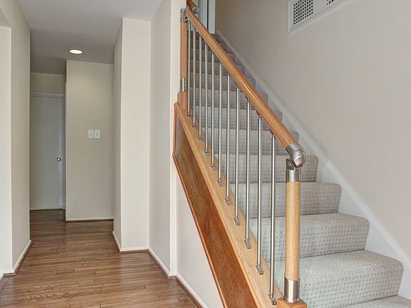 3rd image of 2 Camden Ct