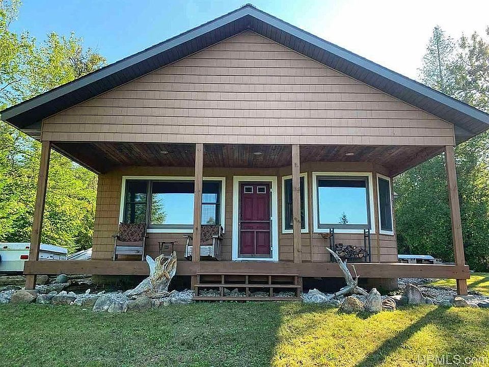1st image of 2596 Hidden Shores Dr