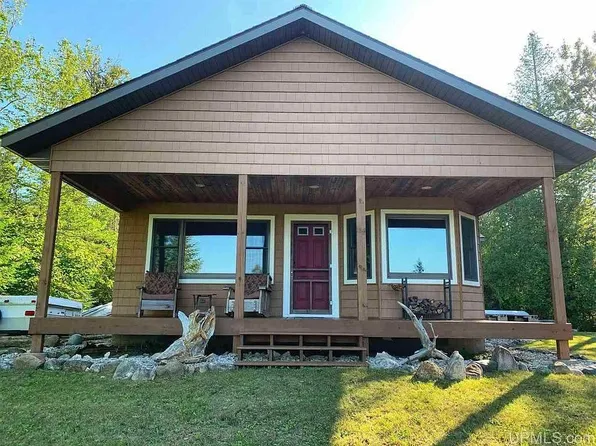 2596 Hidden Shores Dr, Manistique, MI 49854