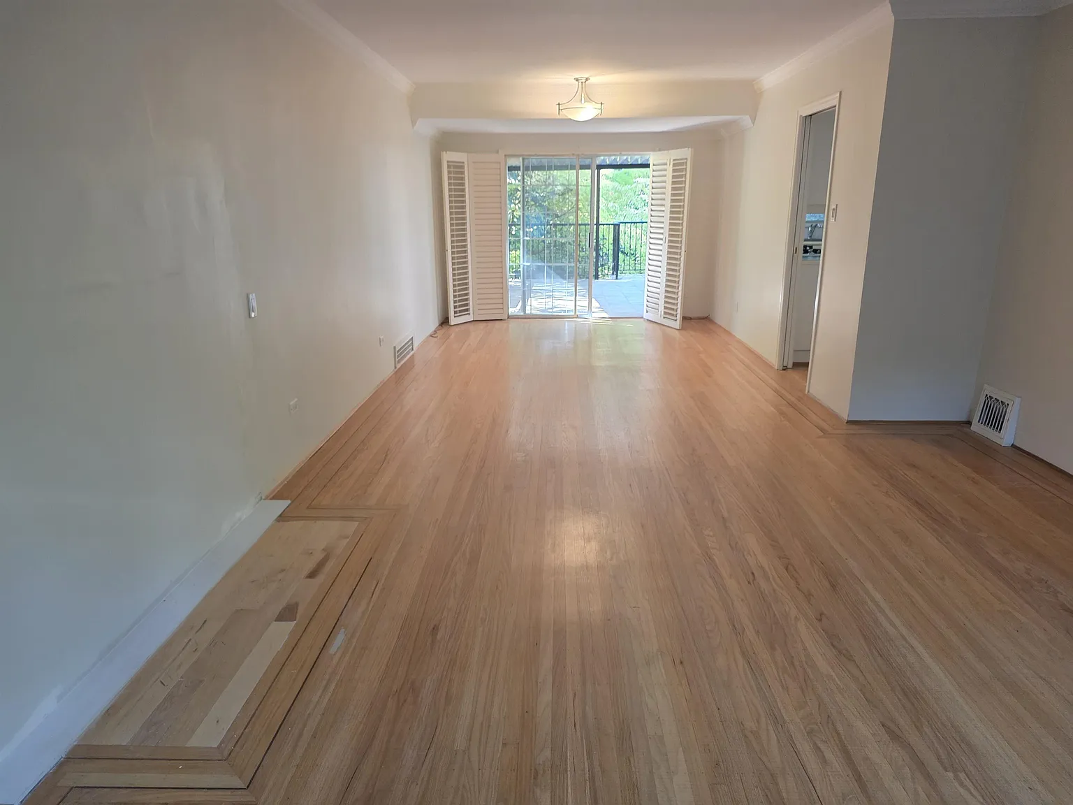 5 bed, 3022 sqft, $5,300 — Photo 3