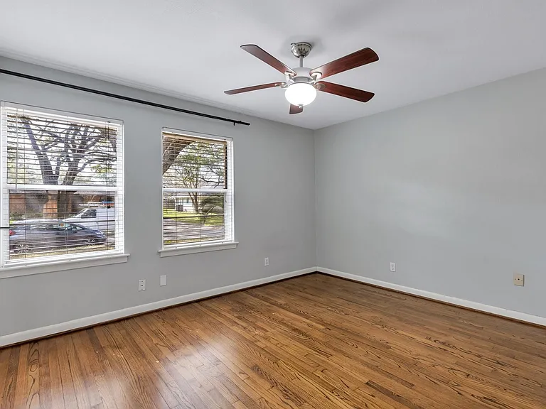 4750 Sanford Rd — Photo 10