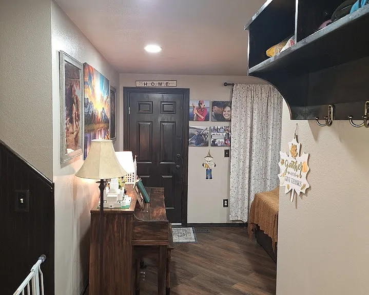 213 Sharon Ave E — Photo 8