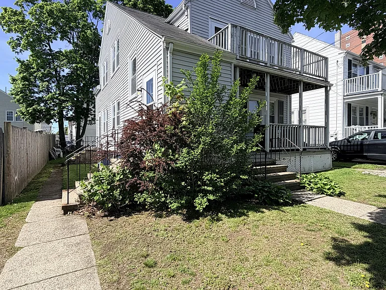 15 Lawn Ave #2 — Photo 16
