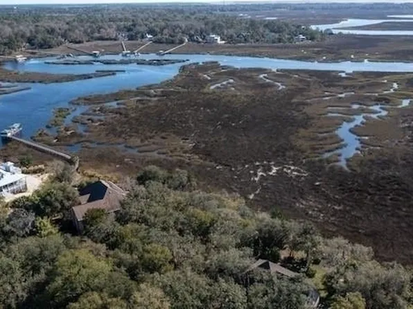 309 Long Point Cir, Saint Marys, GA 31558