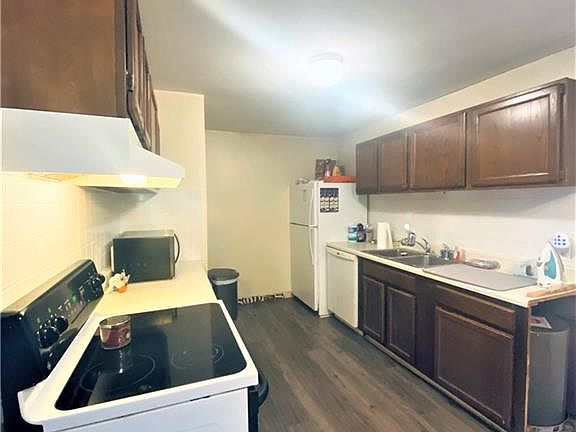 3rd image of 1560 Douglas Ave #11A