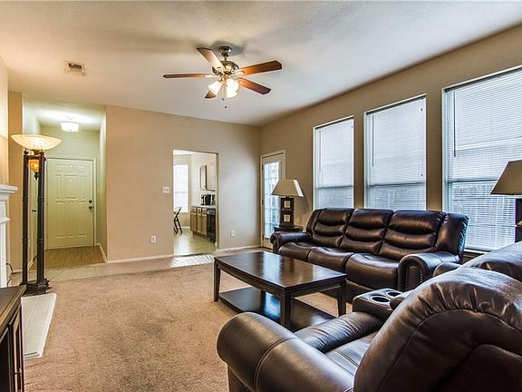 3rd image of 7113 Park Creek Dr