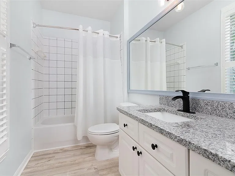 233 Goldenrain Dr #202 — Photo 26