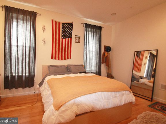 4th image of 2452 Frankford Ave