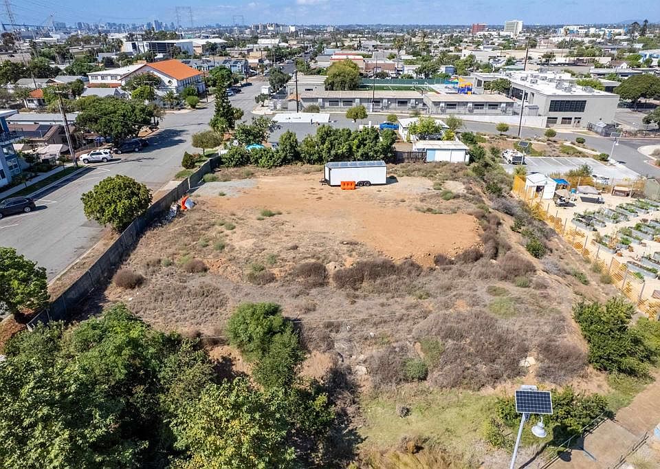 2nd image of 1929 Harding Ave